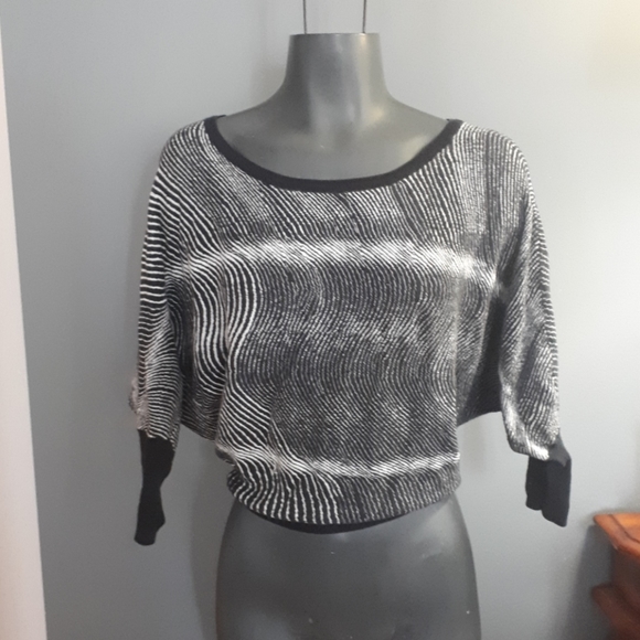 BCBGMaxazria Black and gray top - Dolman sleeves - Picture 2 of 11